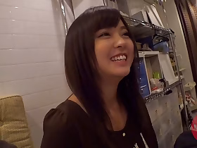 日本少女的首次奶油派性爱