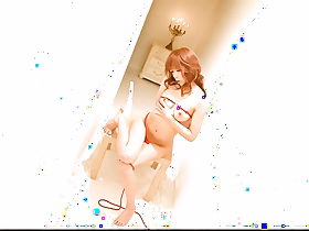 美アジアン美が濡れた秘所を愛撫し、指で激しくる